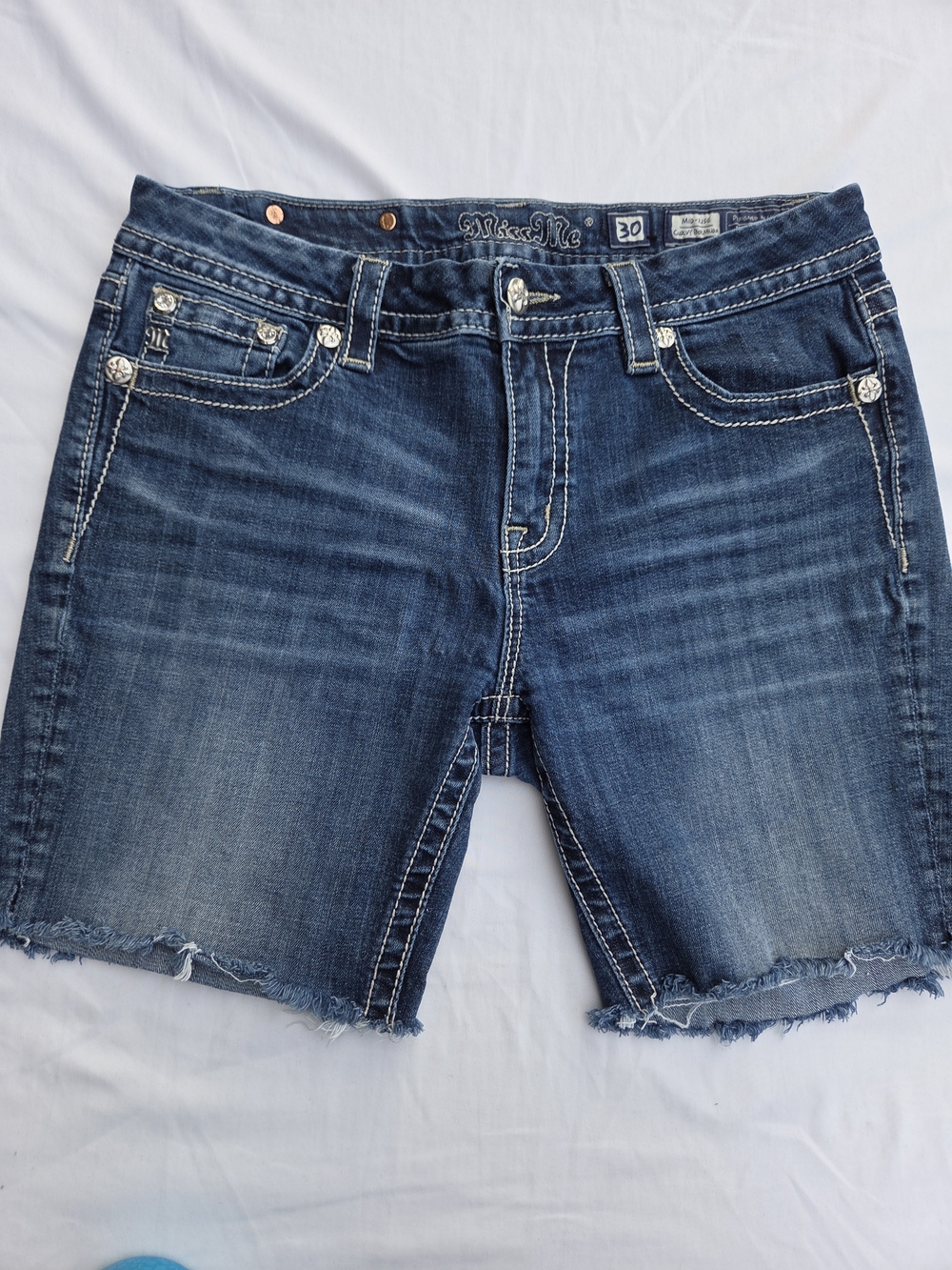 Miss Me Angel Wing Curvy Bermuda Shorts Bling Y2K Cutoff Denim Mid Rise Size 30